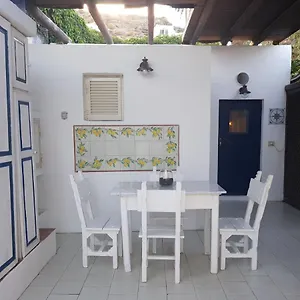 Con I Piedi Nell'acqua Stromboli